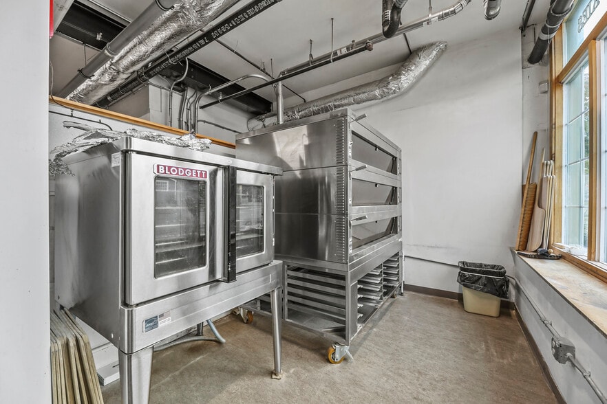 More Photos Of 198 Main St, Great Barrington Freestanding For Sale