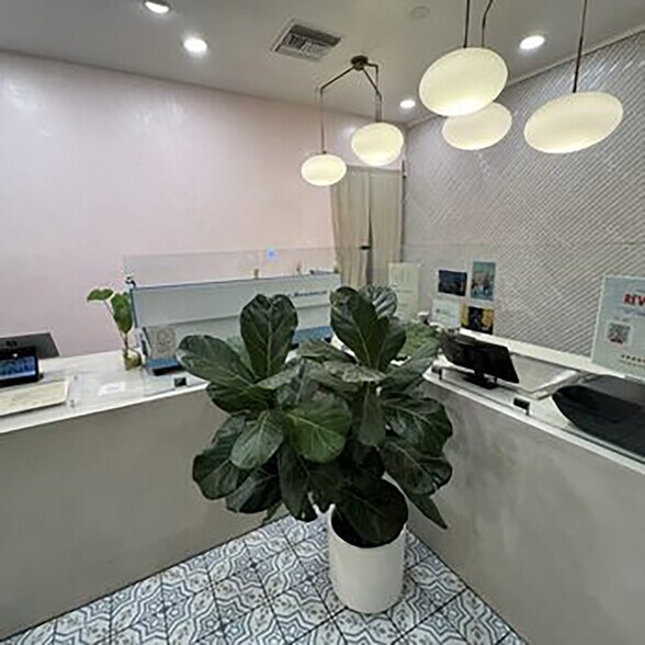 More Photos Of 10911 Lindbrook Dr, Los Angeles Storefront For Lease