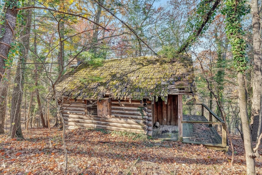 More Photos Of 934 Commander Dr, Roanoke Specialty For Sale