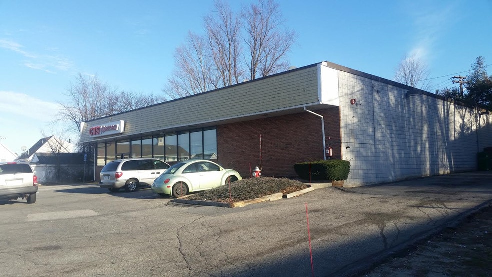 More Photos Of 39 Chelmsford St, Chelmsford Drugstore For Lease