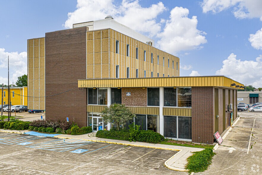 Primary Photo Of 801 Barrow St, Houma Office For Sale