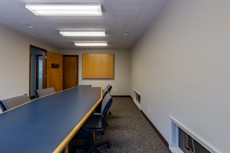 More Photos Of 2500 W 31st St, Lawrence Office For Sale