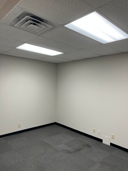 More Photos Of 508 Holly Hill Ln, Burlington Office Residential For Lease