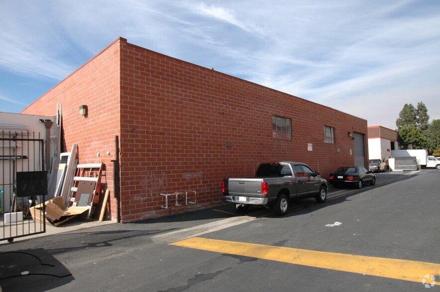 More Photos Of 373 W Palmer Ave, Glendale Warehouse For Lease