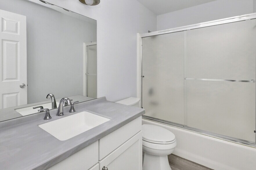 More Photos Of 1502 Burrows Ct, Anacortes Multifamily For Sale