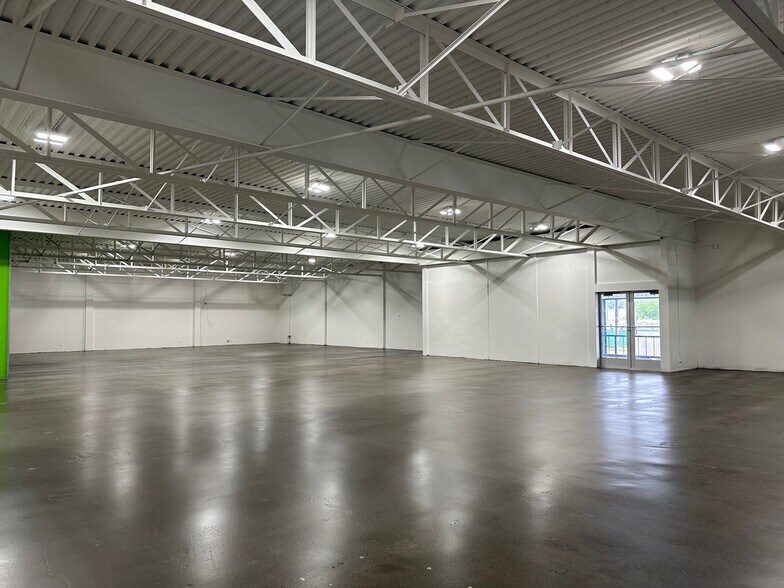 More Photos Of 2510 Lipan St, Corpus Christi Distribution For Sale