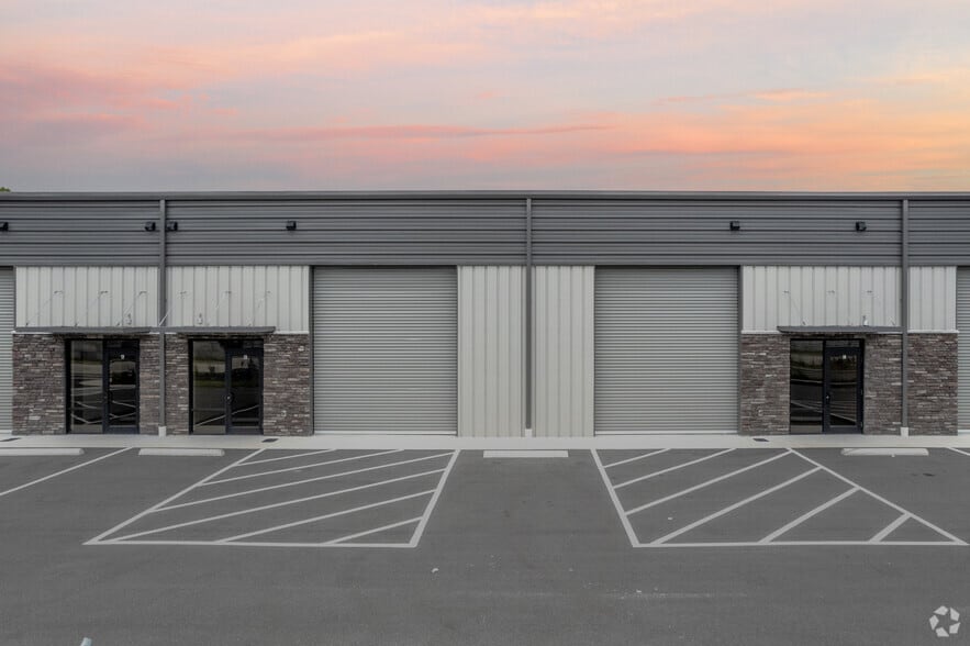 More Photos Of 1802 Corporate Center Ln, Plant City Light Distribution For Lease