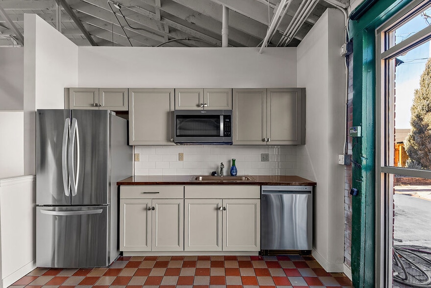 More Photos Of 225 W 2nd St, Pueblo Office For Lease