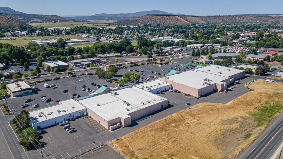 More Photos Of 1595 NE 3rd St, Prineville Storefront For Lease