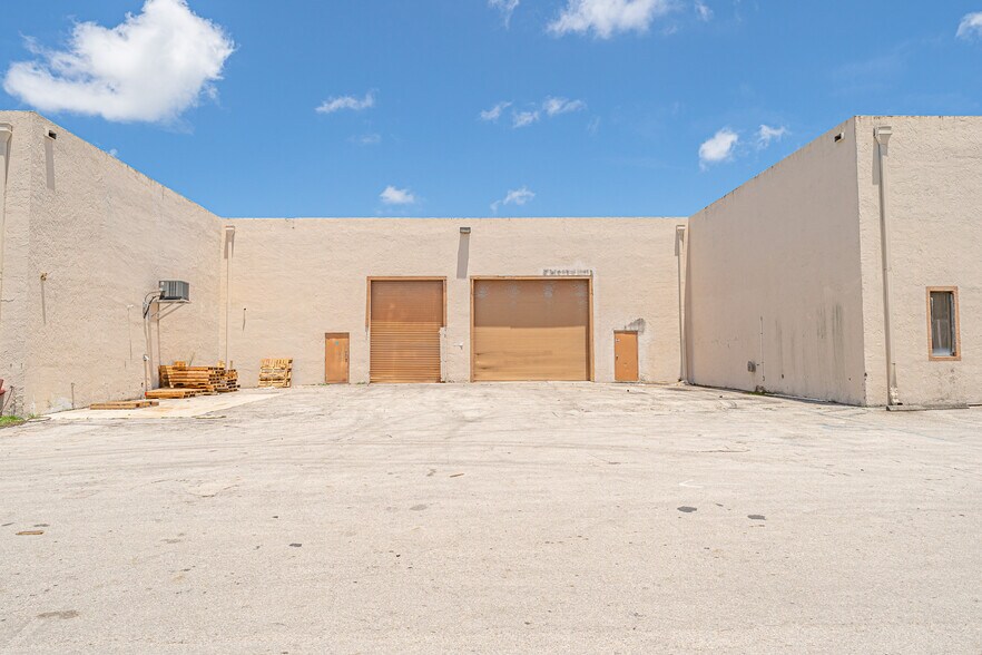 More Photos Of 1959 Dr Martin Luther King Jr Blvd, Pompano Beach Warehouse For Lease