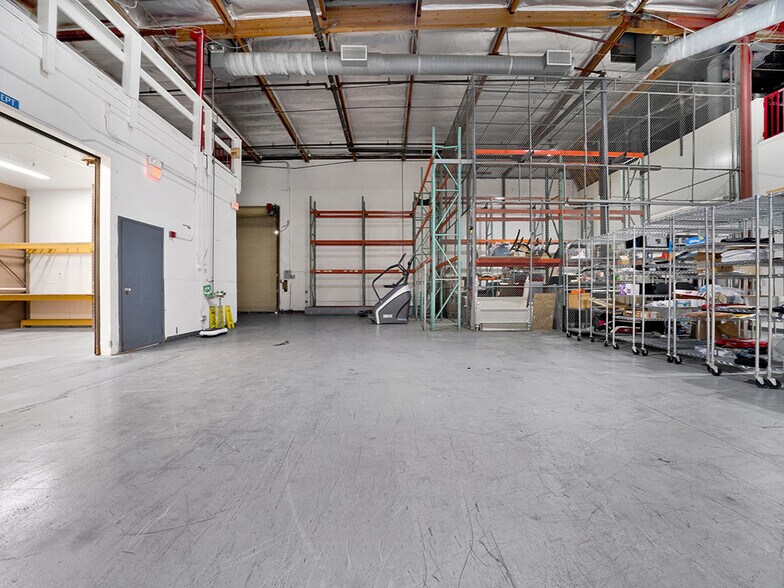 More Photos Of 3501 W Garry Ave, Santa Ana Warehouse For Lease