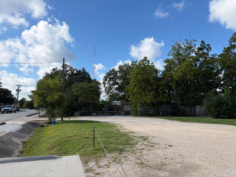 More Photos Of 1405-1409 Cedar Post Ln, Houston Land For Sale