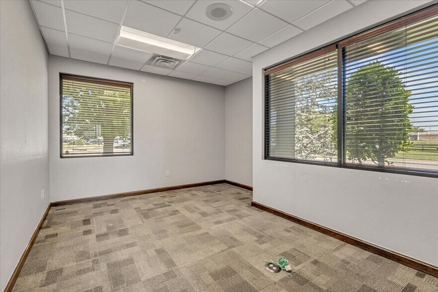 More Photos Of 809 Cornell Pky, Oklahoma City Storefront Retail Residential For Lease