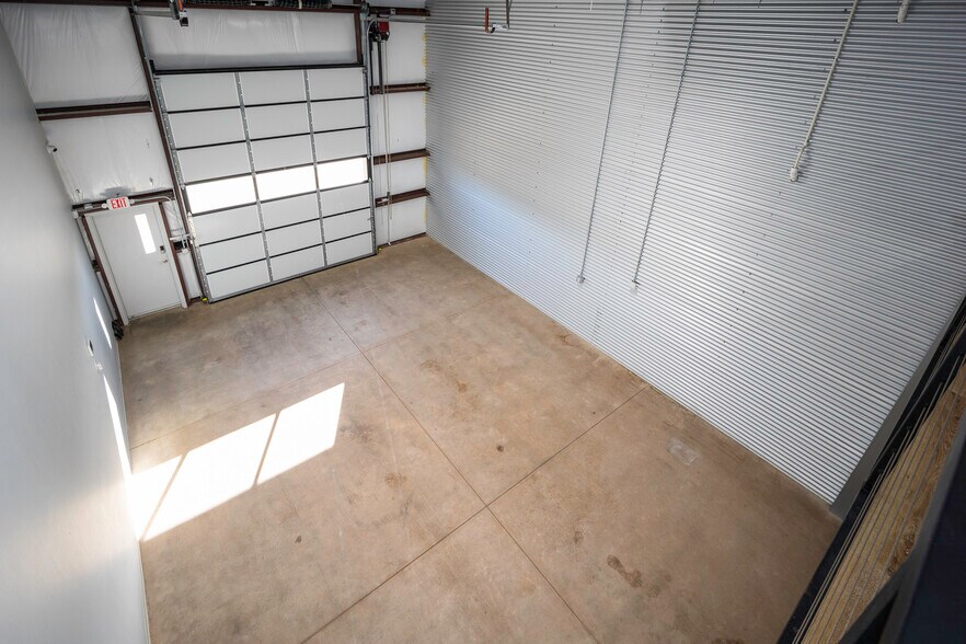 More Photos Of 6679 Prosper Rd, Edmond Showroom For Lease