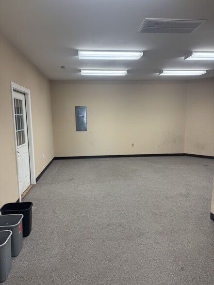 More Photos Of 744 E F Cottrell, Louisburg Light Manufacturing For Lease