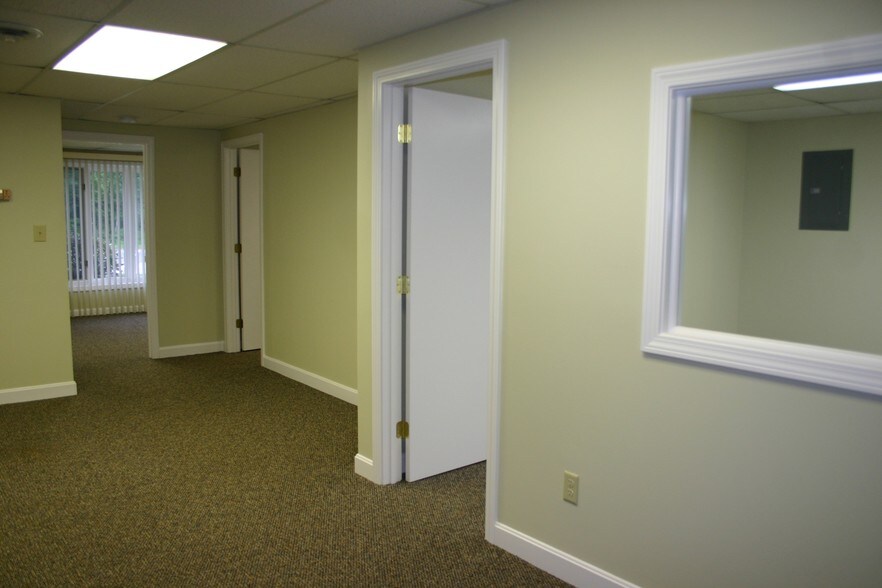 More Photos Of 12 Parmenter Rd, Londonderry Medical For Lease