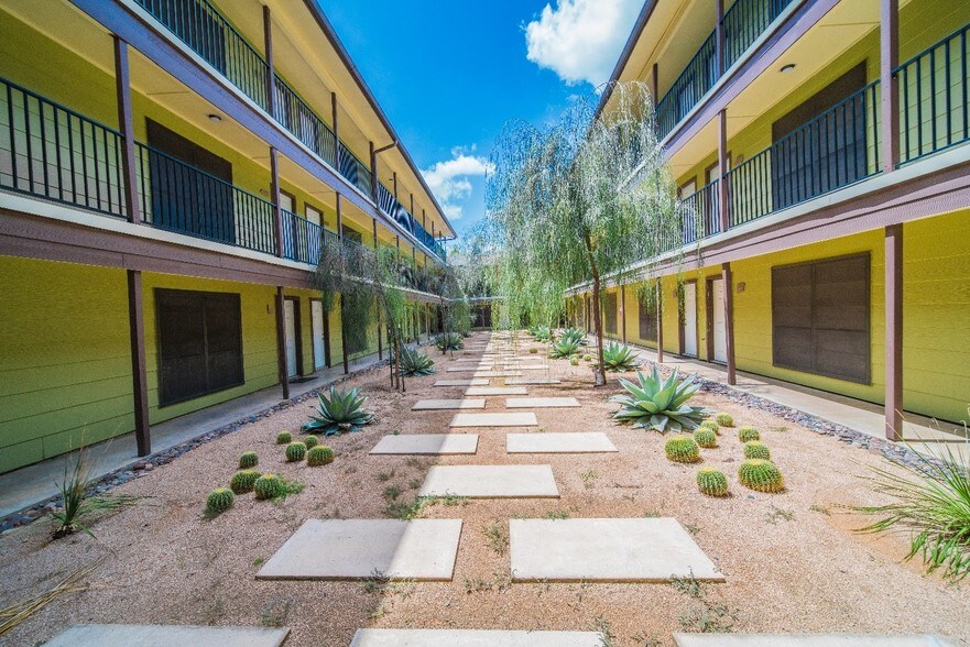 Primary Photo Of 2323 Town Lake Cir, Austin Apartments For Sale