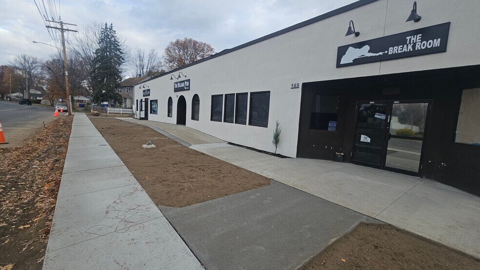 More Photos Of 564-594 Success Ave, Stratford Freestanding For Lease