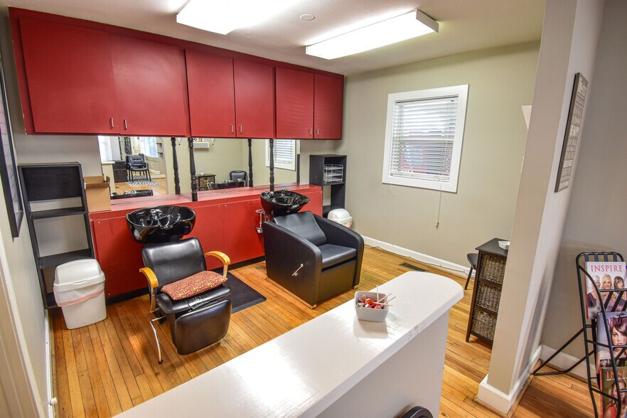 More Photos Of 2105 Lurleen B Wallace Blvd, Northport General Retail For Sale