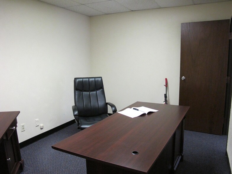 More Photos Of 1615 Dorchester Dr, Plano Office For Lease