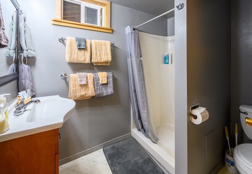 More Photos Of 109455 Highway 97 N, Chemult Hotel For Sale