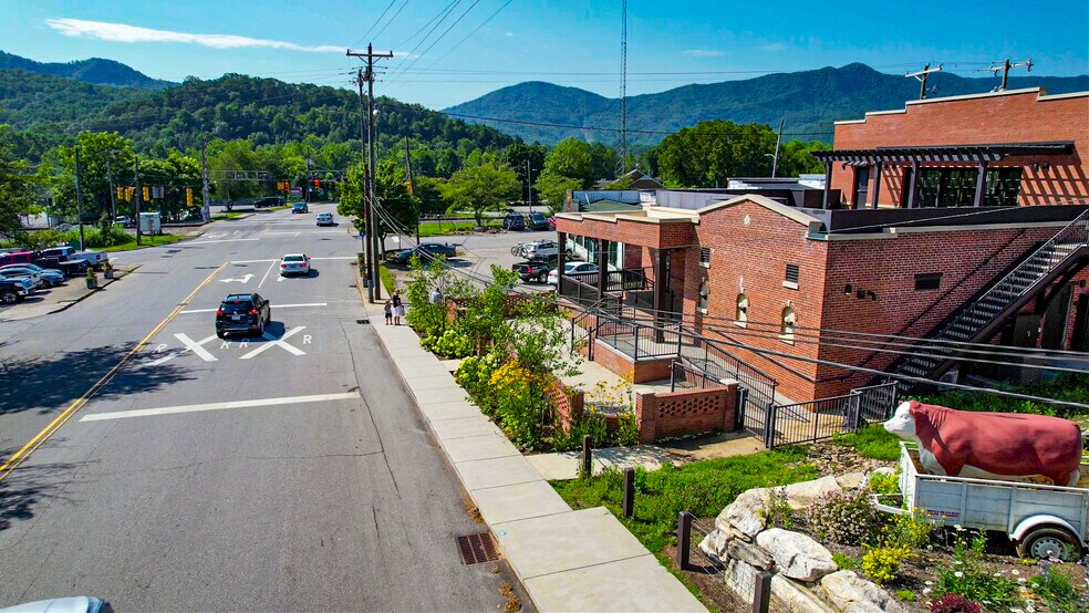 More Photos Of 128 Broadway St, Black Mountain Restaurant For Sale