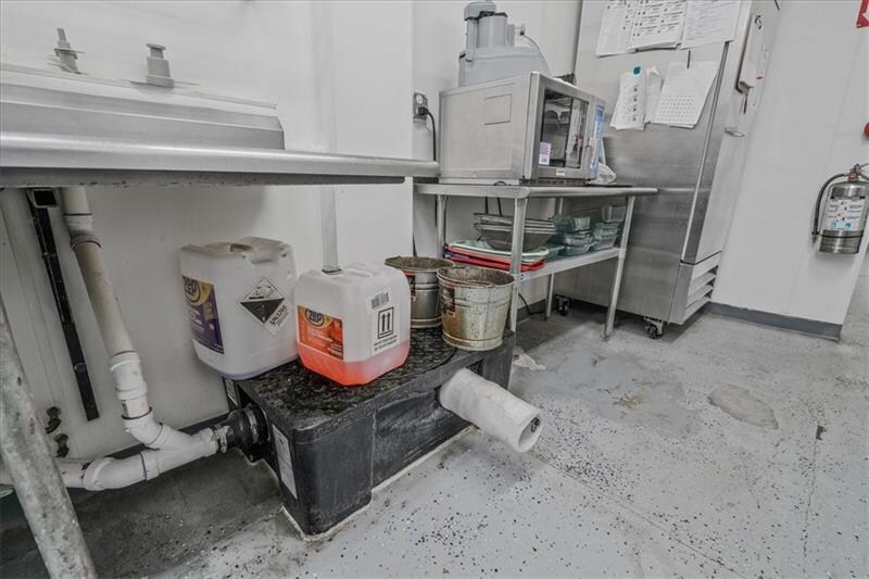 More Photos Of 3058 Washington Pike, Bridgeville Restaurant For Sale