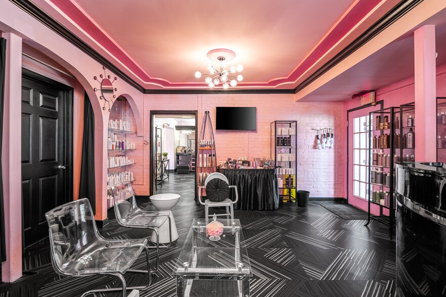 More Photos Of 10 S Crenshaw Ave, Richmond Freestanding For Lease