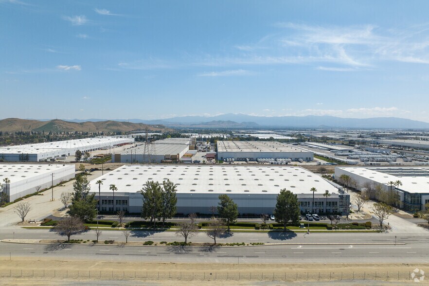 More Photos Of 13489 Jurupa Ave, Fontana Warehouse For Lease