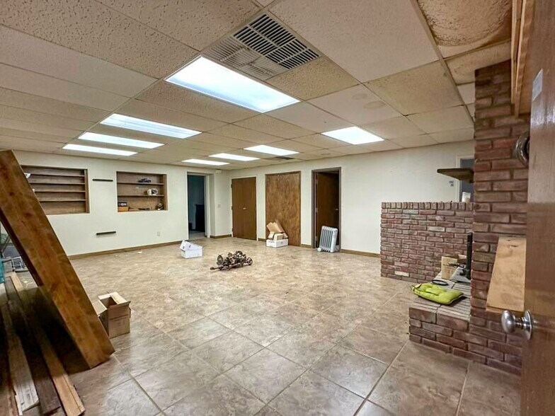 More Photos Of 17201 S Highway 81, Bison Warehouse For Sale