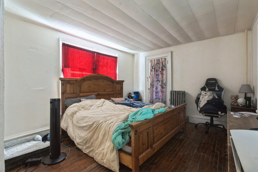 More Photos Of 431 6th Ave S, Clinton Apartments For Sale