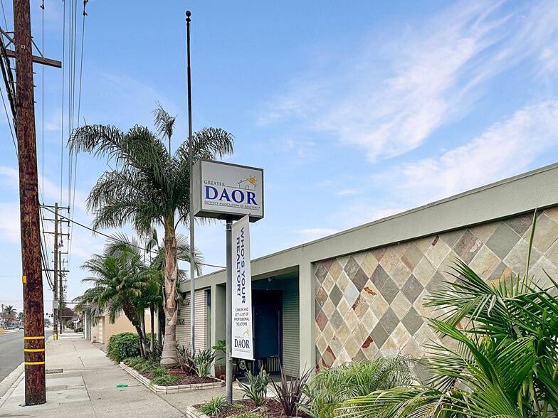 More Photos Of 12065 Paramount Blvd, Downey Storefront For Lease