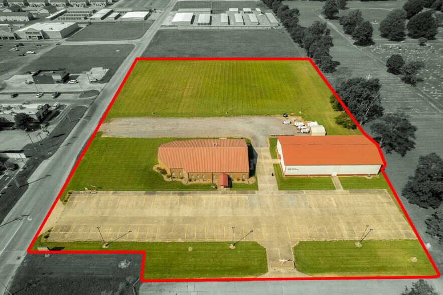 More Photos Of 951 S Kingshighway St, Sikeston Office For Sale