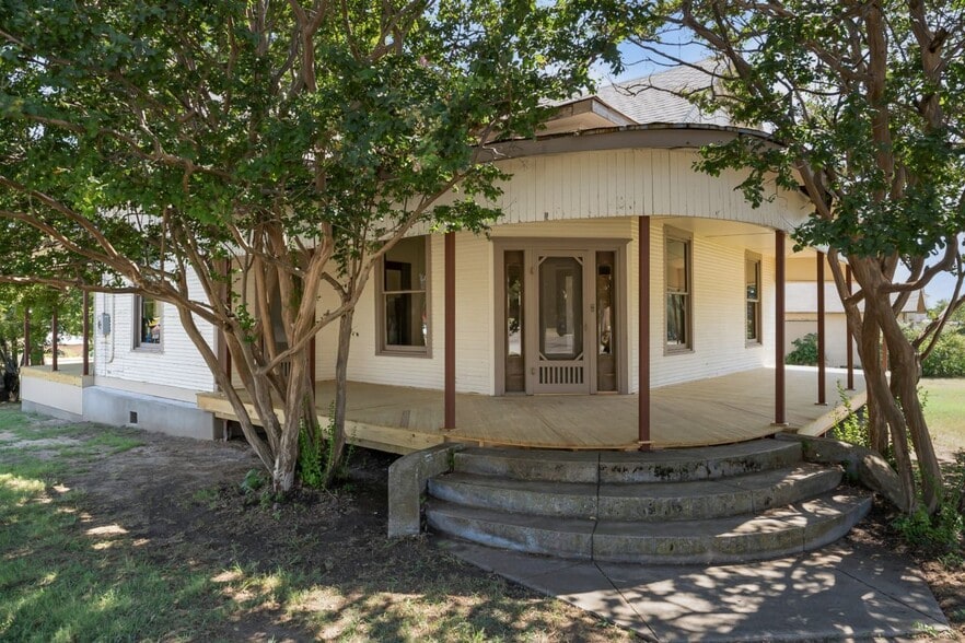 More Photos Of 400 S. Broad Street St, Saint Jo Land For Sale
