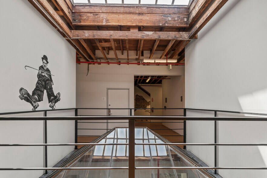 More Photos Of 5176 Santa Monica Blvd, Los Angeles Loft Creative Space For Lease