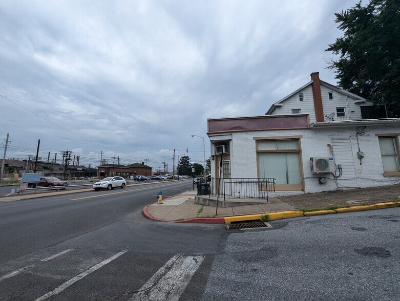More Photos Of 263 S Front St, Steelton Freestanding For Lease