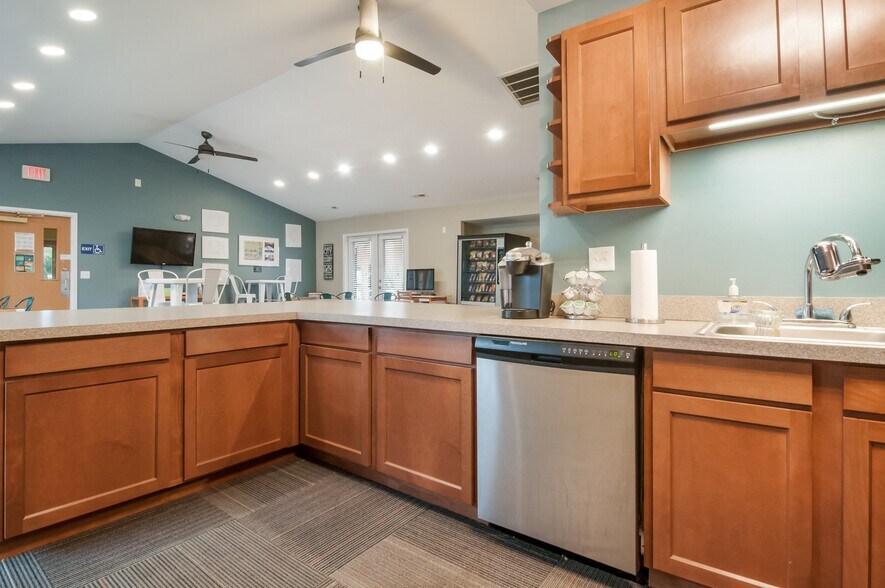 More Photos Of 25500 Greenfield Rd, Oak Park Apartments For Sale