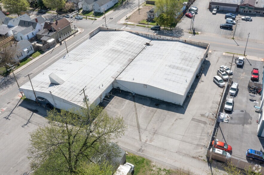 More Photos Of 1421 E Elm St, New Albany Freestanding For Lease