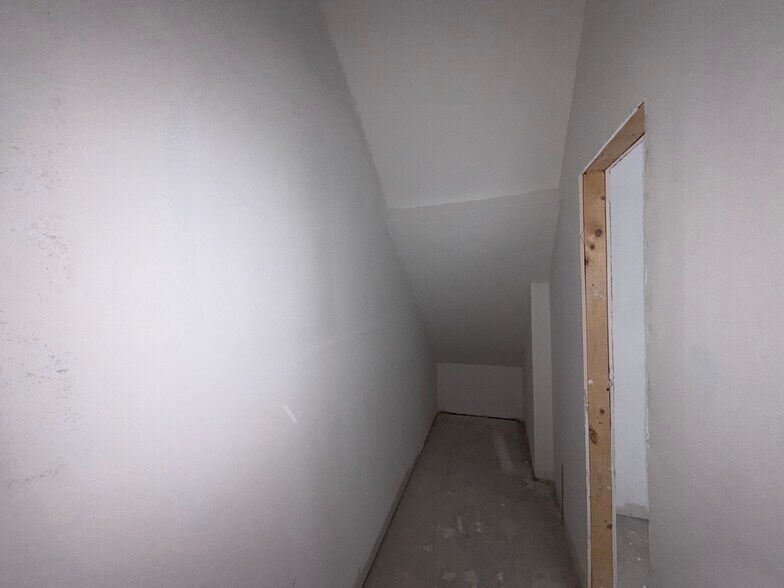 More Photos Of 200 Dissette St, Bradford West Gwillimbury Apartments For Lease