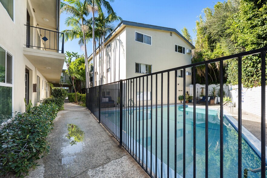 More Photos Of 3410 Club Dr, Los Angeles Apartments For Sale