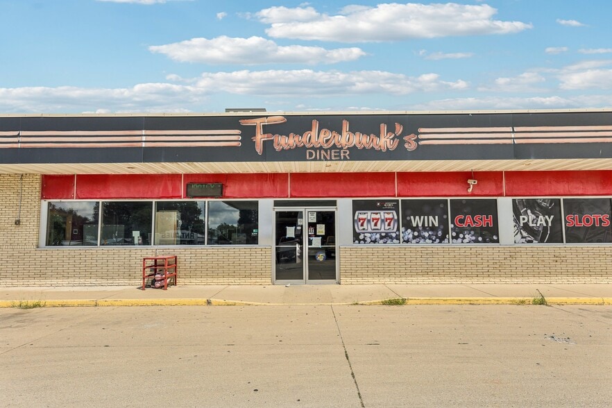 More Photos Of 402 W Johnson St, Pocahontas Flex For Sale