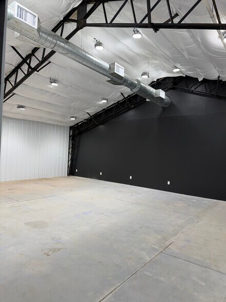 More Photos Of 8325-8327 Belding Rd NE, Rockford Warehouse For Lease