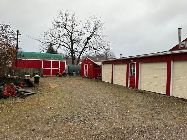 More Photos Of 482 Sylvan Ave, Bayport Garden Center For Sale