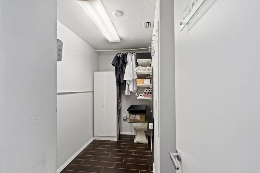 More Photos Of 3800 26th St W, Bradenton Medical For Sale