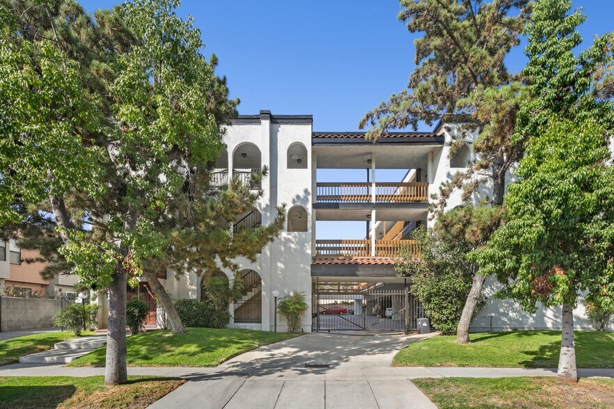 More Photos Of 629-631 E Elk Ave, Glendale Apartments For Sale