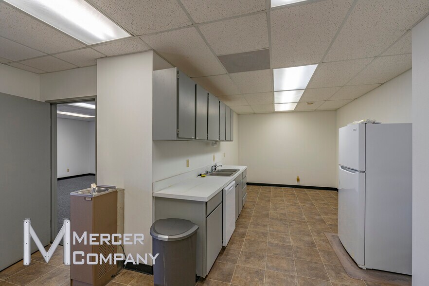 More Photos Of 201 Bronze St, Garland Flex For Lease
