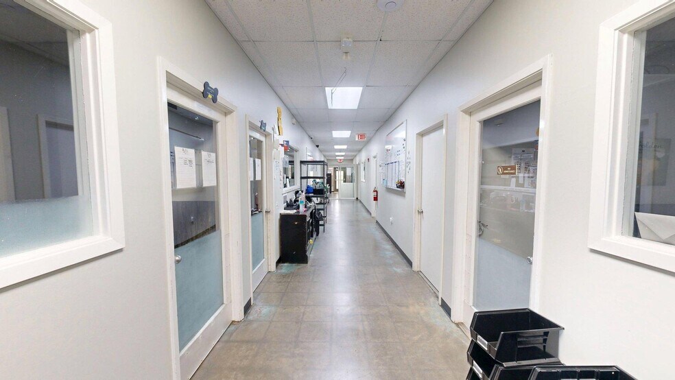 More Photos Of 3663 S Dairy Ashford Rd, Houston Veterinarian Kennel For Sale