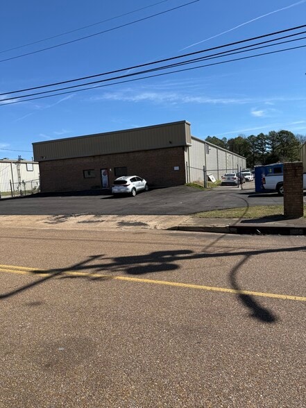 Primary Photo Of 4640 Damascus Rd, Memphis Warehouse For Lease