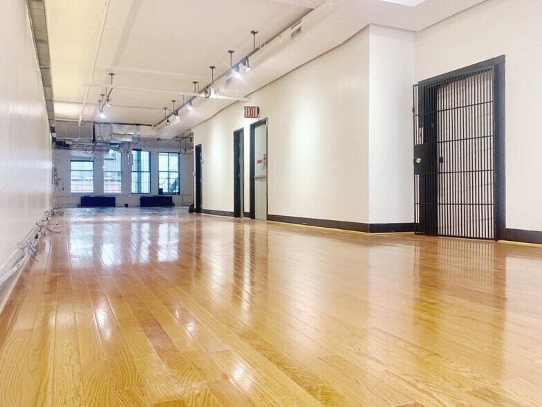 More Photos Of 21 W 39th St, New York Loft Creative Space For Lease
