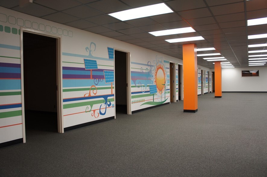 More Photos Of 2400 Industrial Ln, Broomfield Showroom For Lease